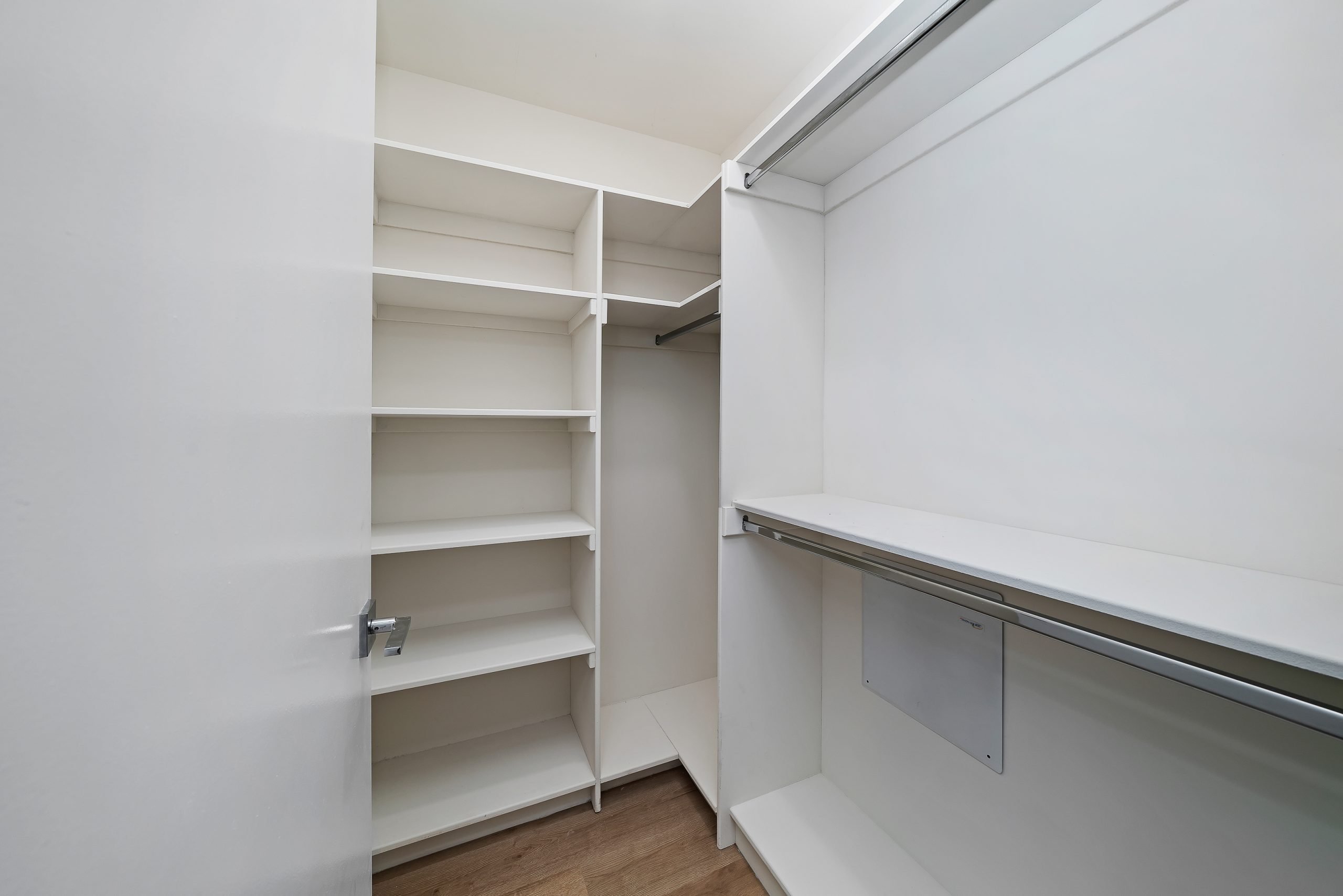 206 walk-in_Closet